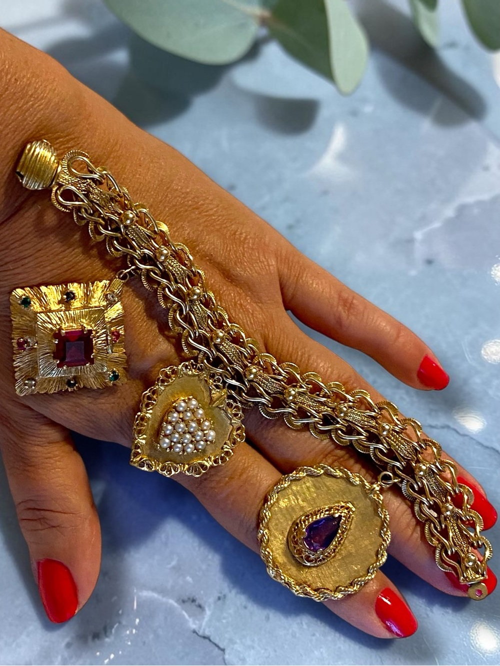 Vintage HEAVY SOLID 14K Yellow Gold 16mm Wide 7” Charm Bracelet with 3 Charms! - Picture 7 of 16